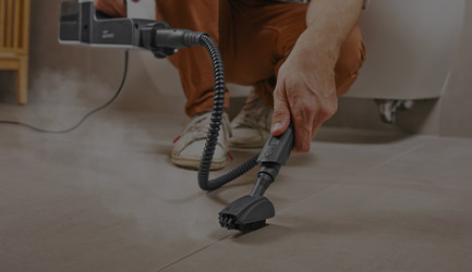 Polti Vaporetto Style limpando rejunte